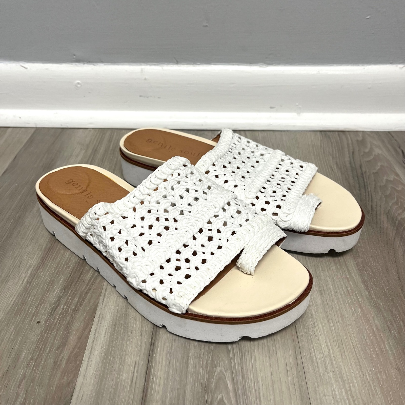 Gentle Souls Sandals Women's 9.5 Lavern White Woven Crochet Platform Slide